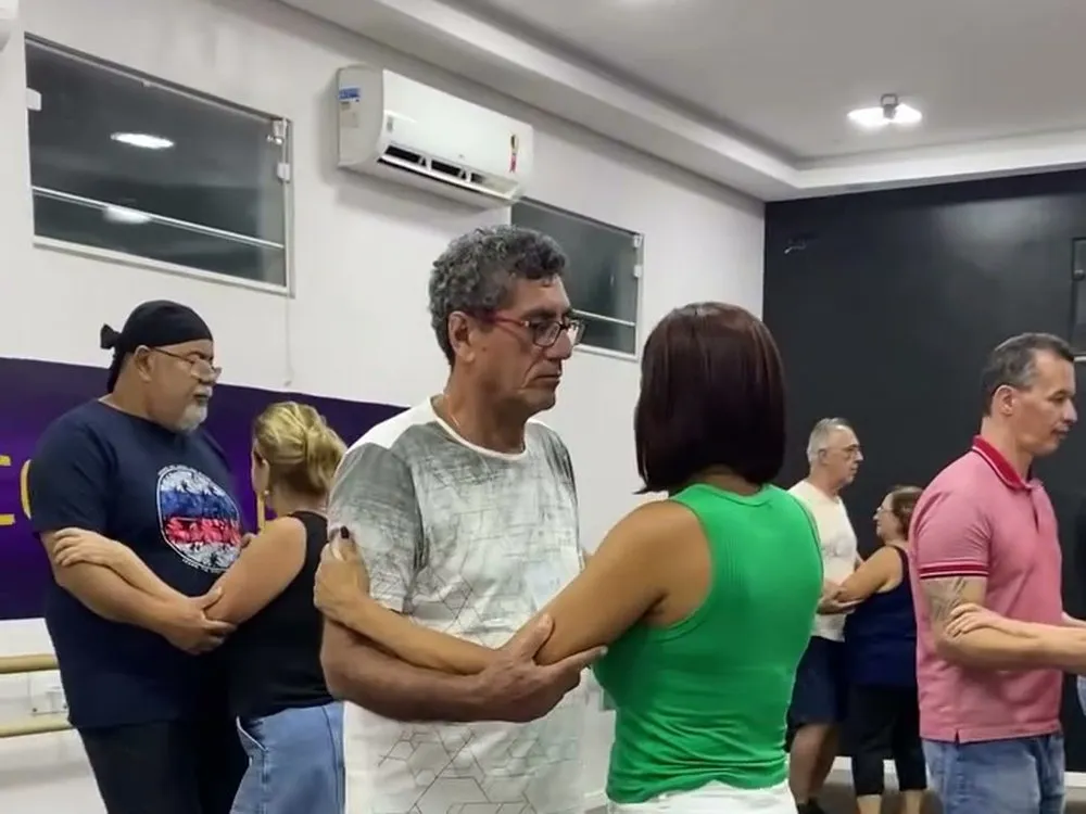 Aula de dança de salão na Escola de Dança We, em Guarulhos